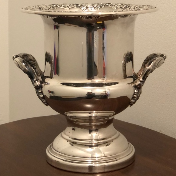 Vintage Champagne Wine Bucket Grape Vine and Leaves Repousse Silverplate - Picture 3 of 15